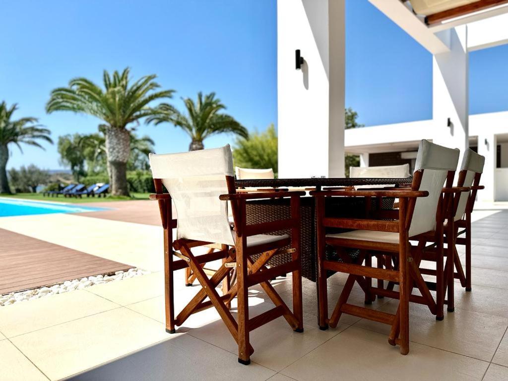 Le Blanc, Luxurious Beachfront Villa Hermione Extérieur photo