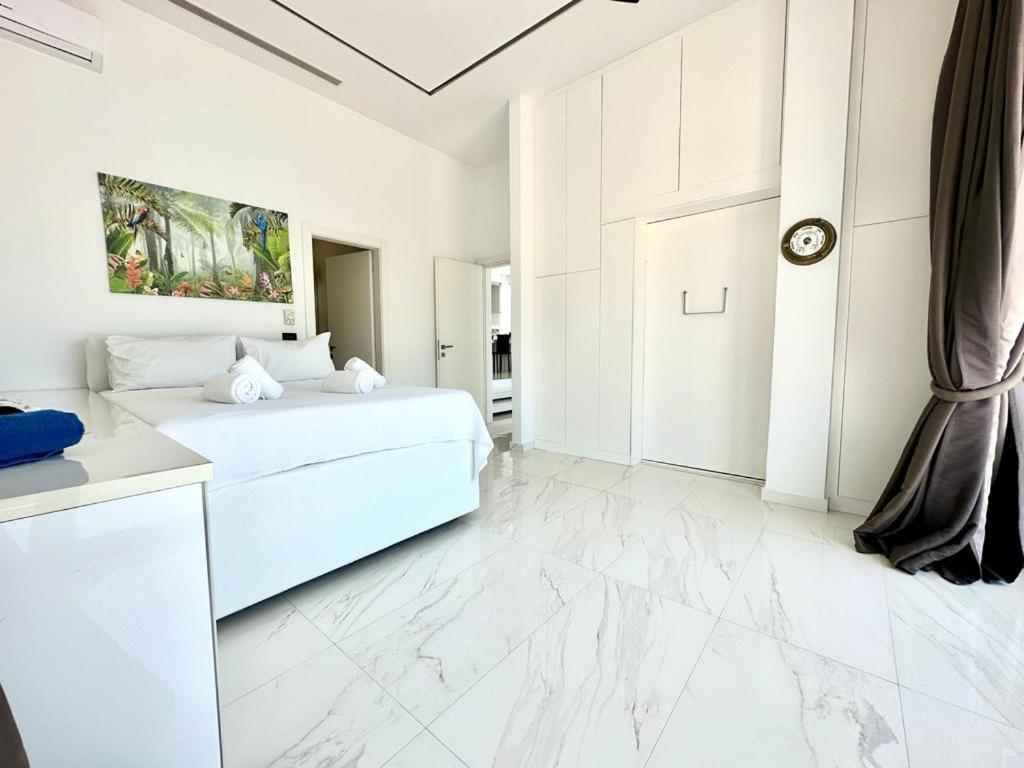 Le Blanc, Luxurious Beachfront Villa Hermione Extérieur photo