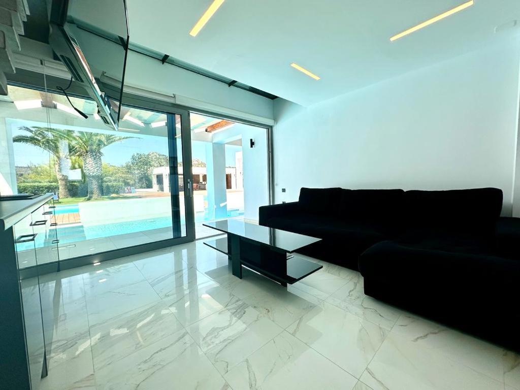 Le Blanc, Luxurious Beachfront Villa Hermione Extérieur photo