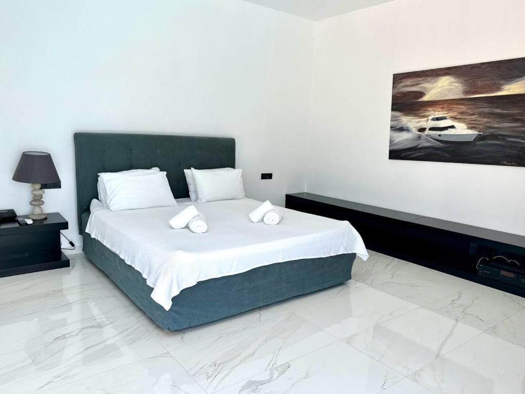 Le Blanc, Luxurious Beachfront Villa Hermione Extérieur photo